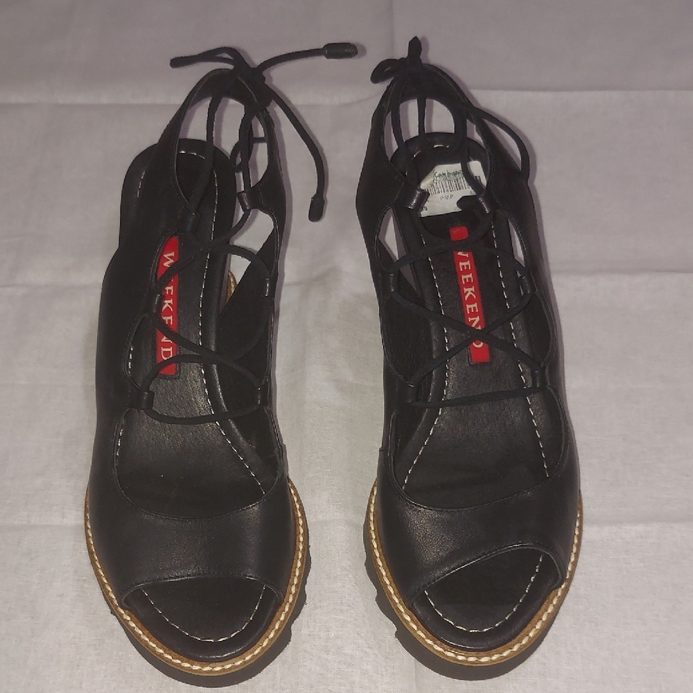 Black Open-Toe Sandals with Slingback Design and Textured Upper